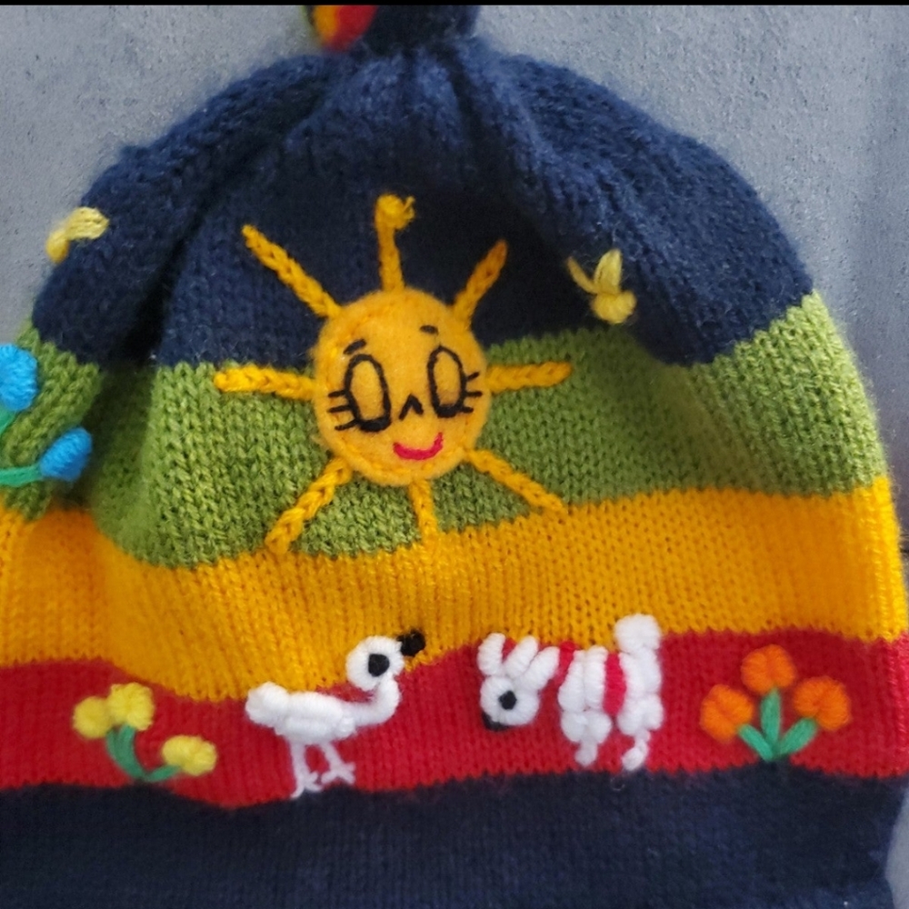 Handcrafted hat - Picture 2 of 12